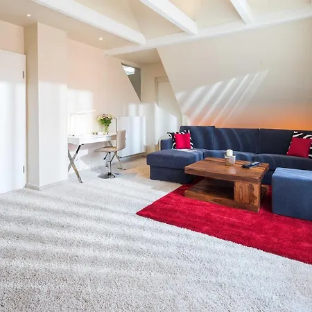 Roter Balkon Apartment