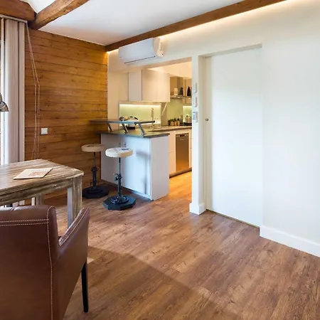 Roter Balkon Apartment *